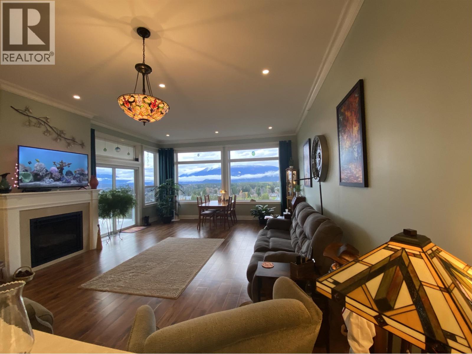 18 4022 YEO STREET, Terrace