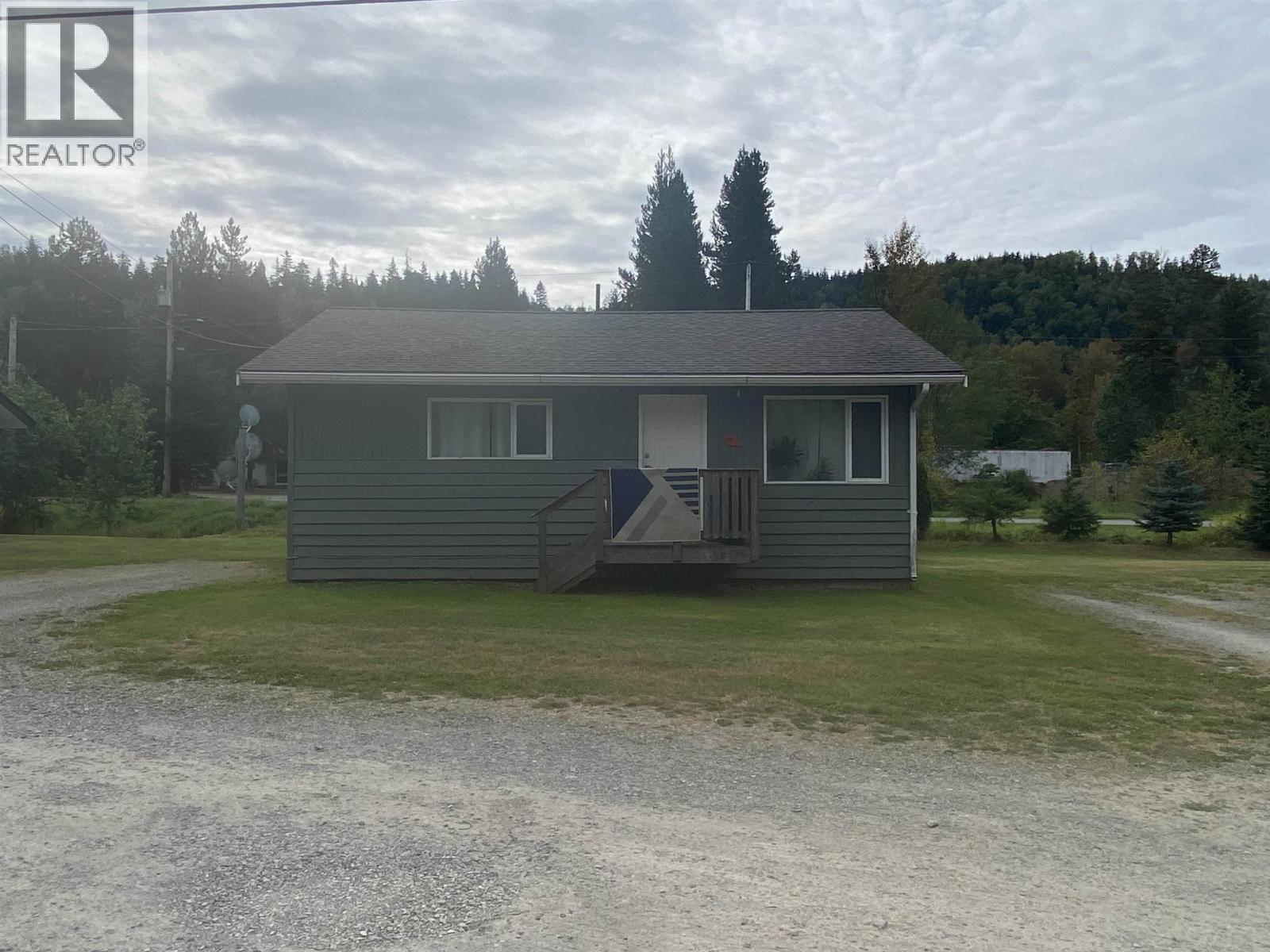 2028 QUEENSWAY Drive, Terrace