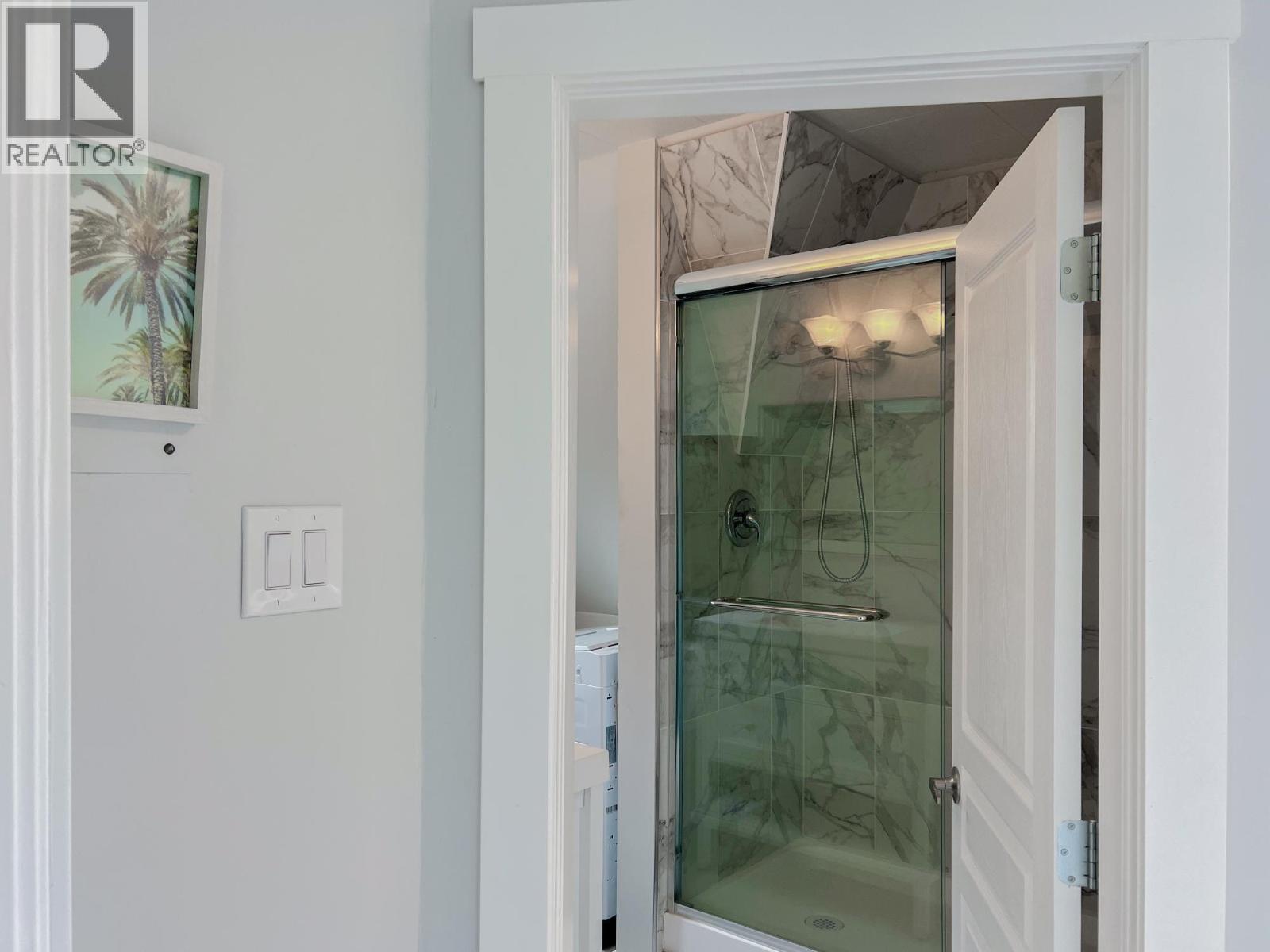 1560 BAY Avenue, Trail