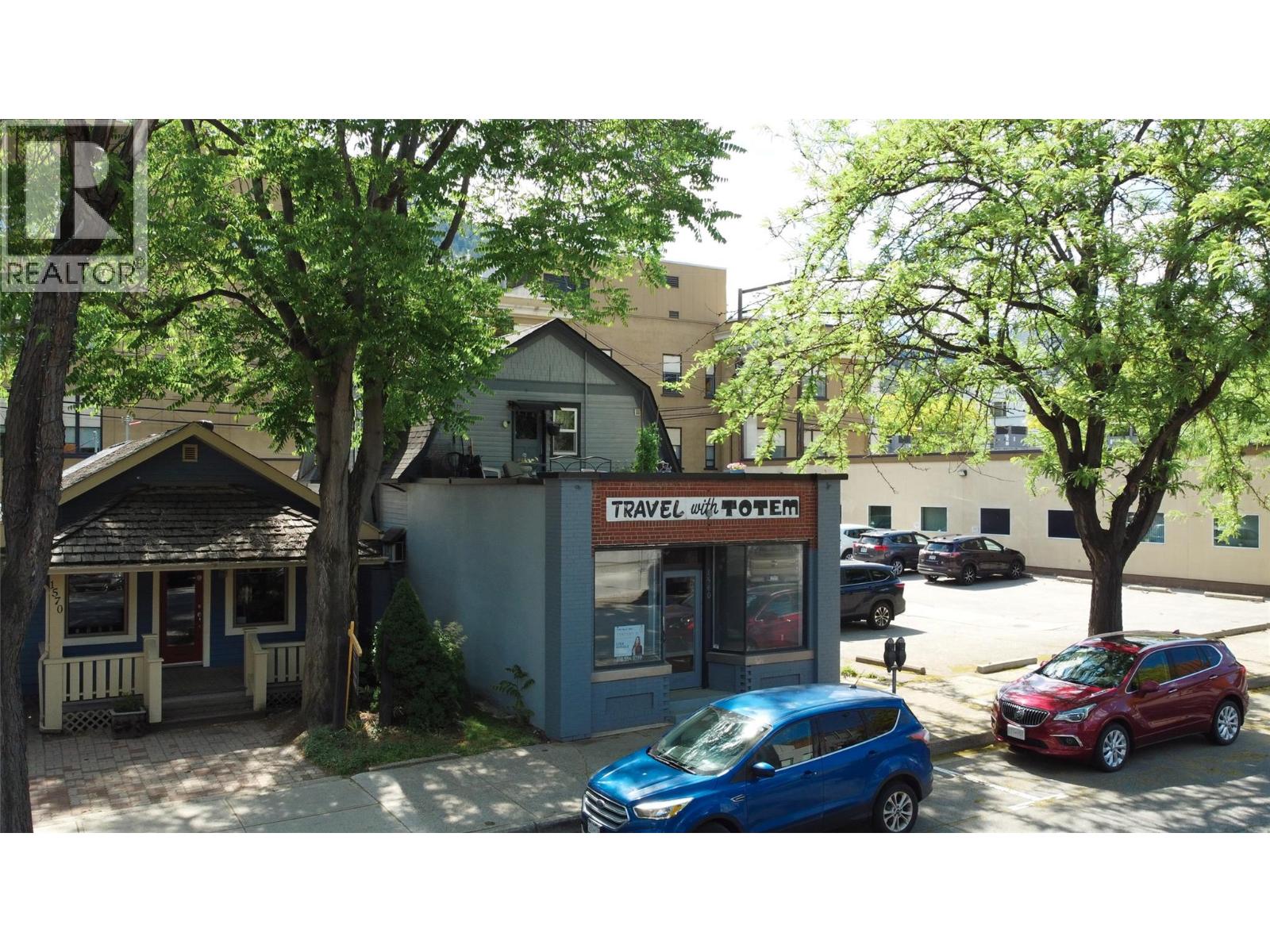 1560 BAY Avenue, Trail