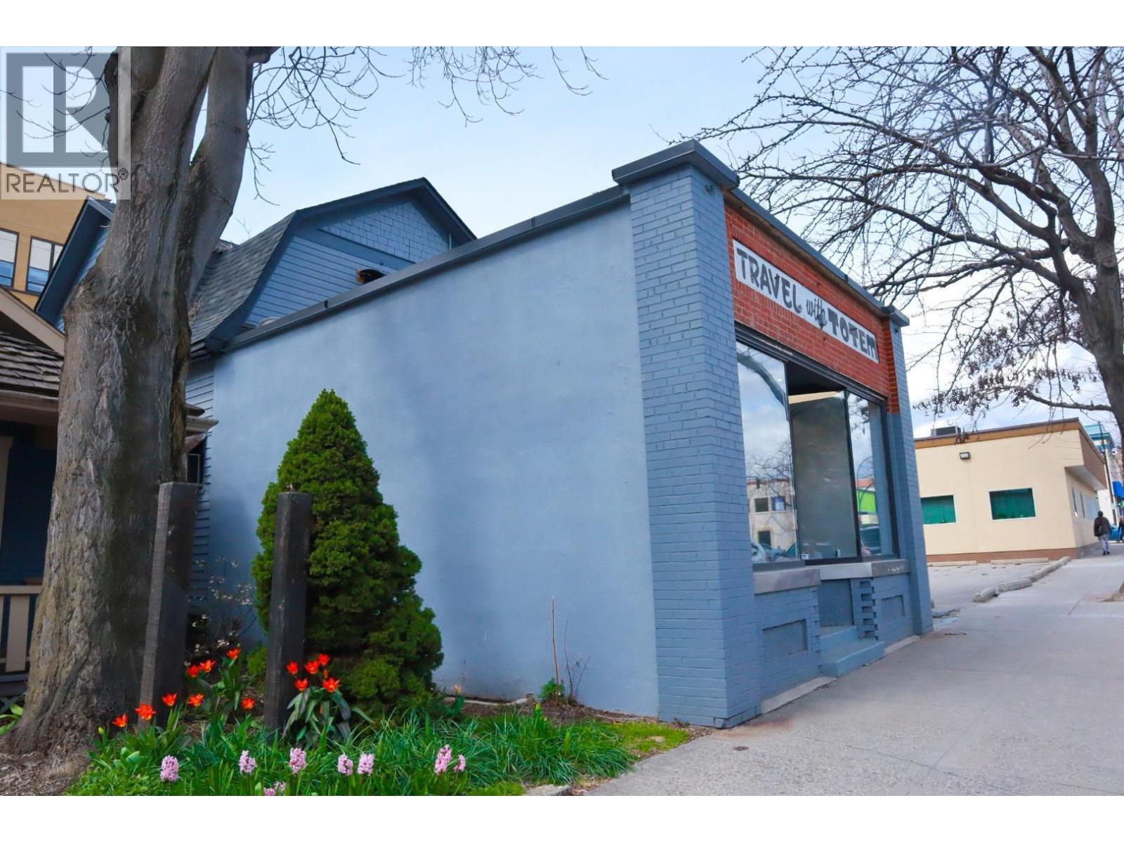 1560 BAY Avenue, Trail