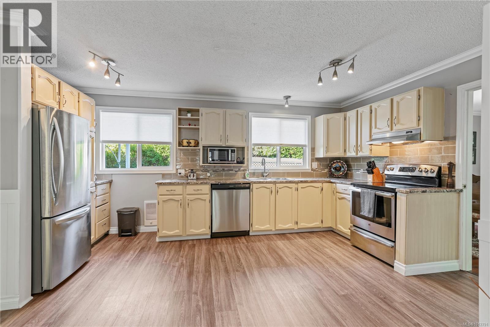 1521 Marine Cir, French Creek