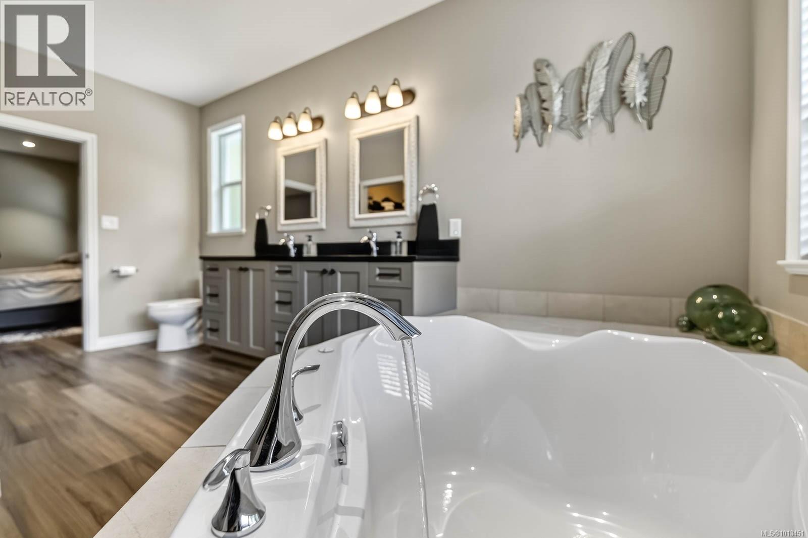 5595 Maebelle Rd, Port Alberni
