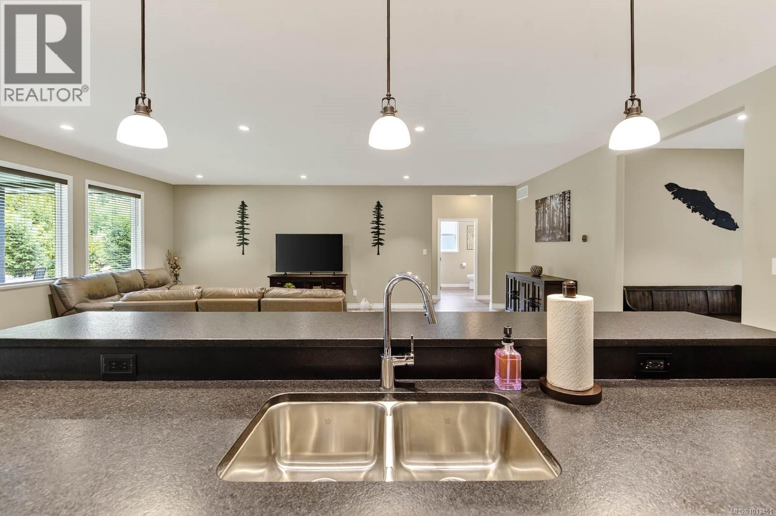 5595 Maebelle Rd, Port Alberni