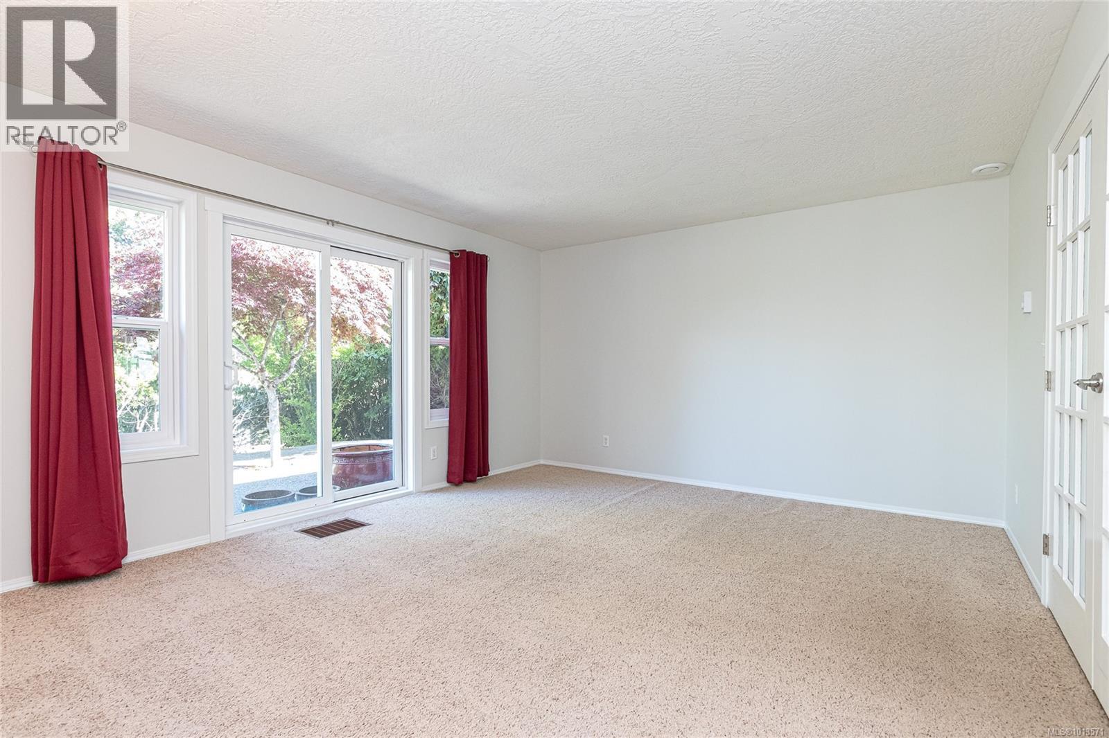 1096 Valewood Trail, Saanich