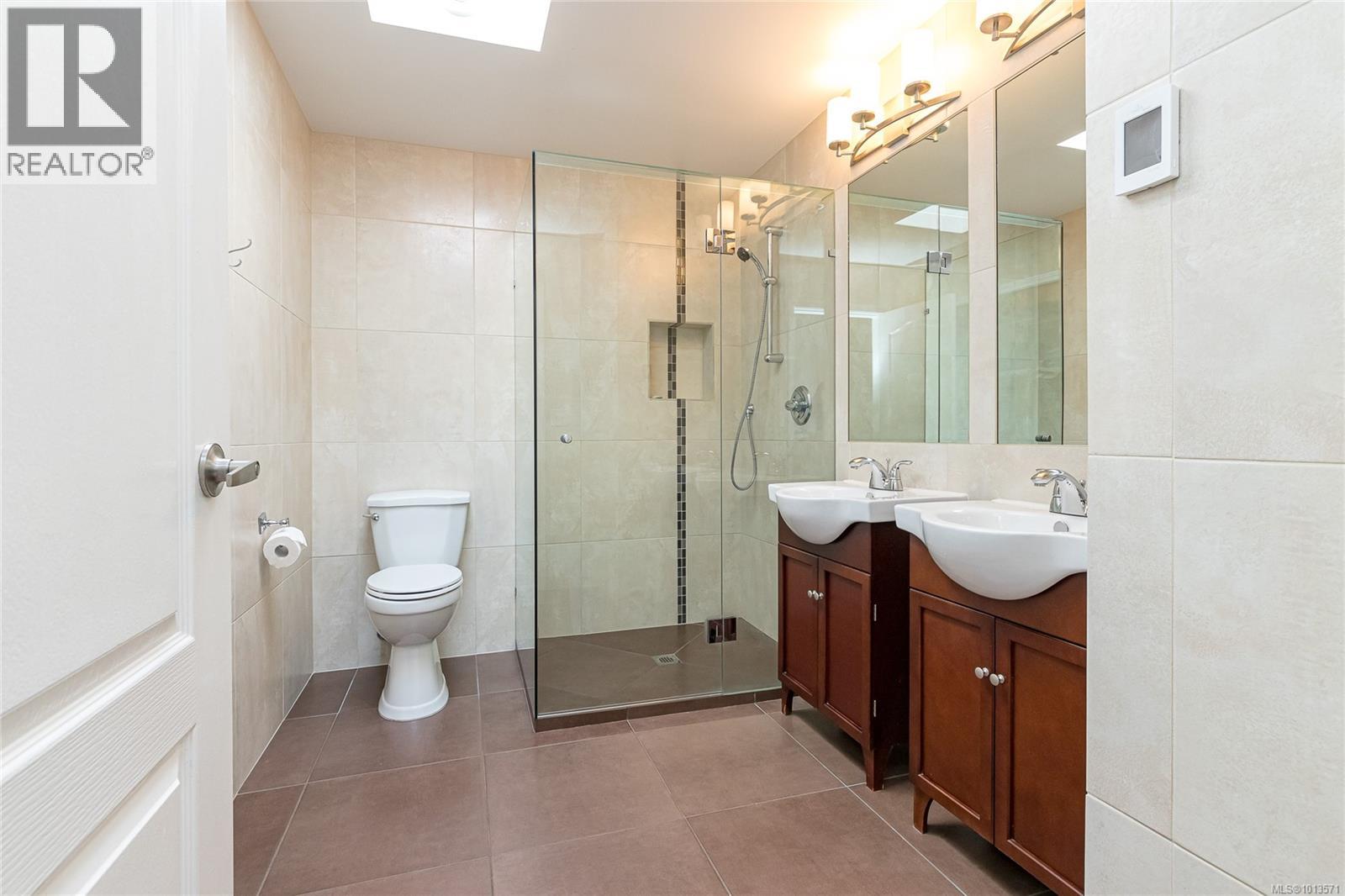 1096 Valewood Trail, Saanich