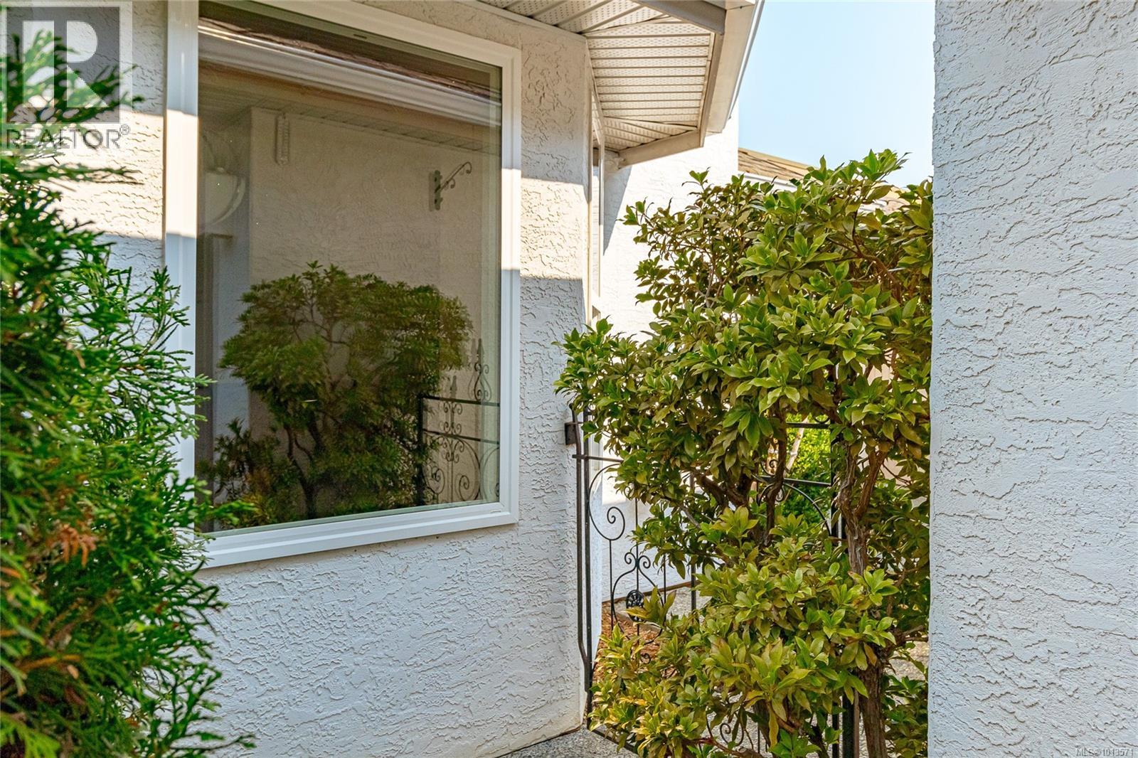 1096 Valewood Trail, Saanich