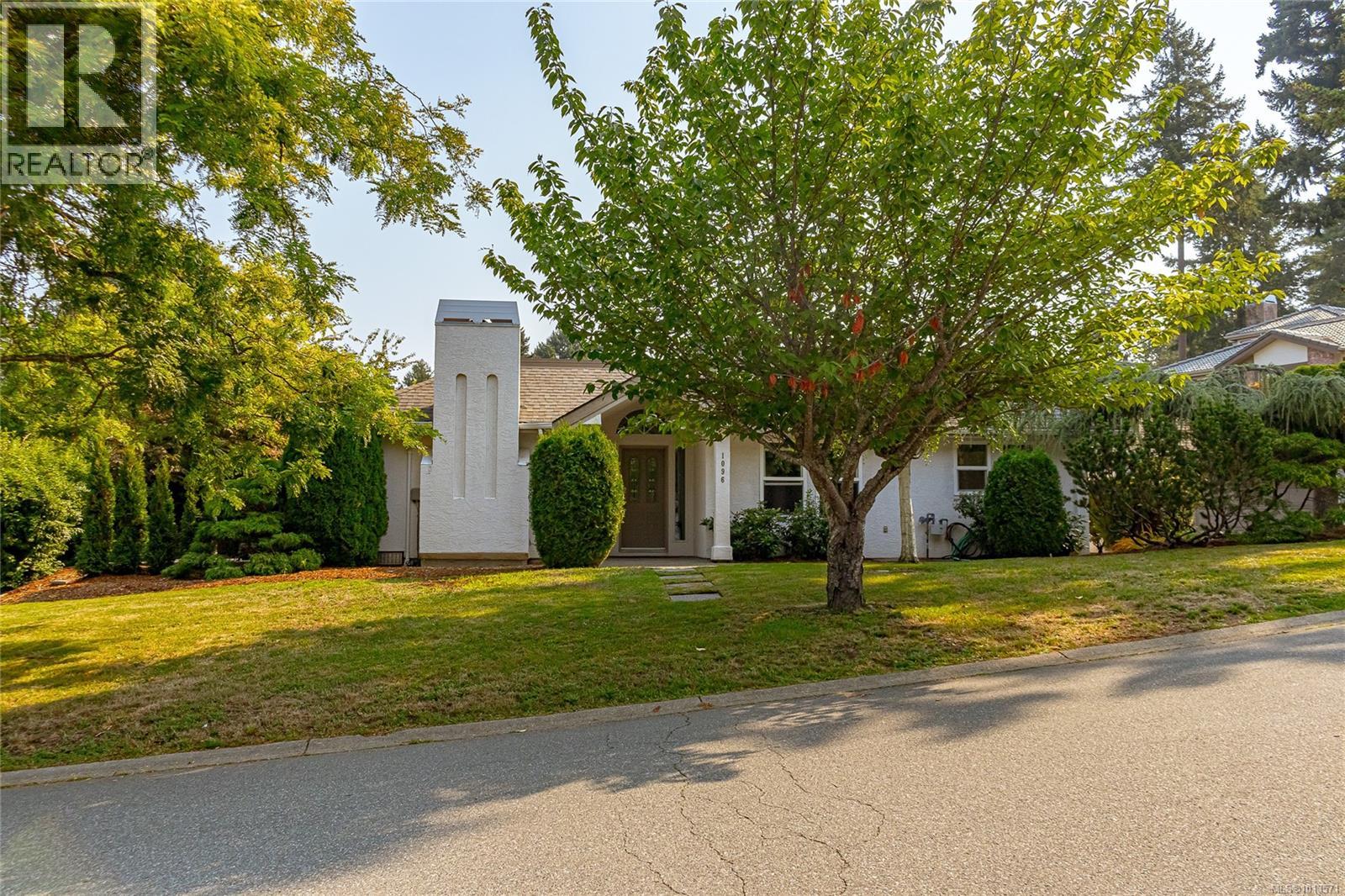1096 Valewood Trail, Saanich