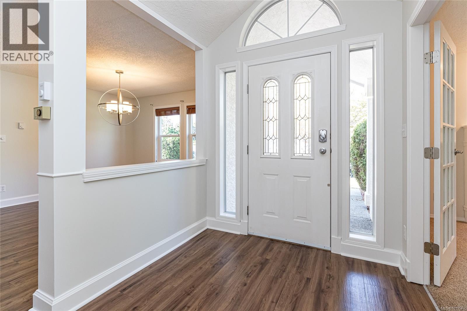 1096 Valewood Trail, Saanich