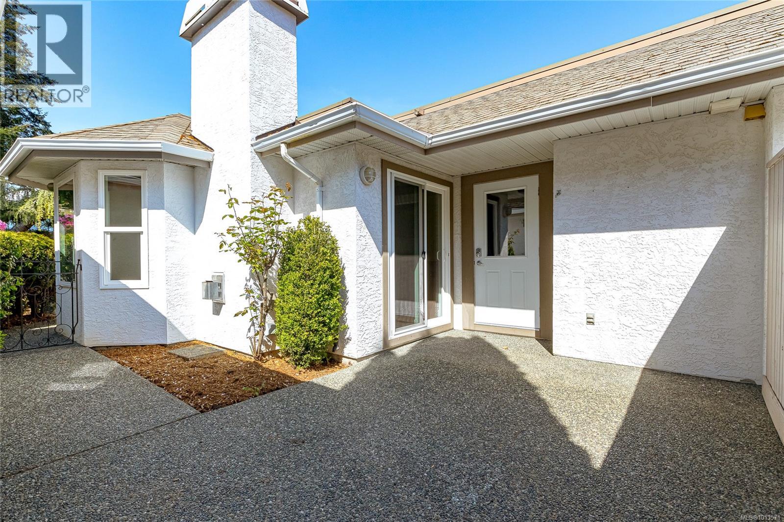 1096 Valewood Trail, Saanich