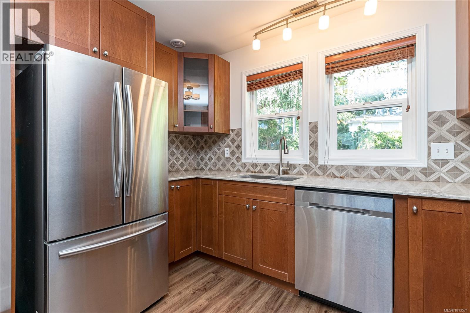 1096 Valewood Trail, Saanich