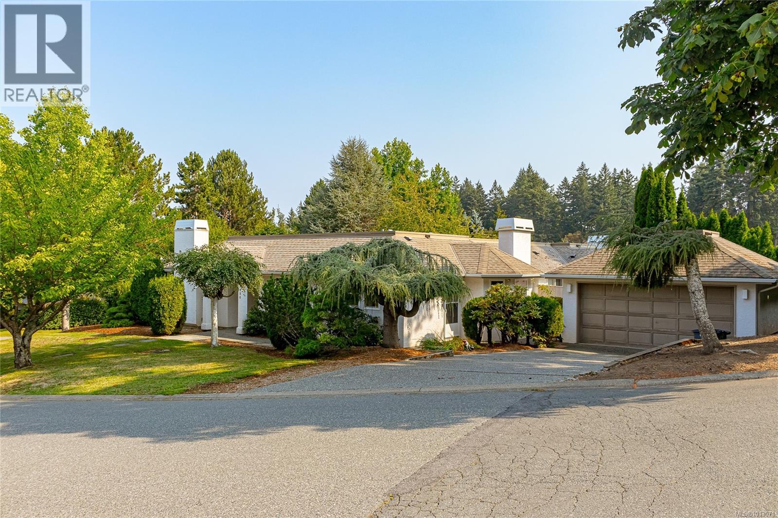 1096 Valewood Trail, Saanich