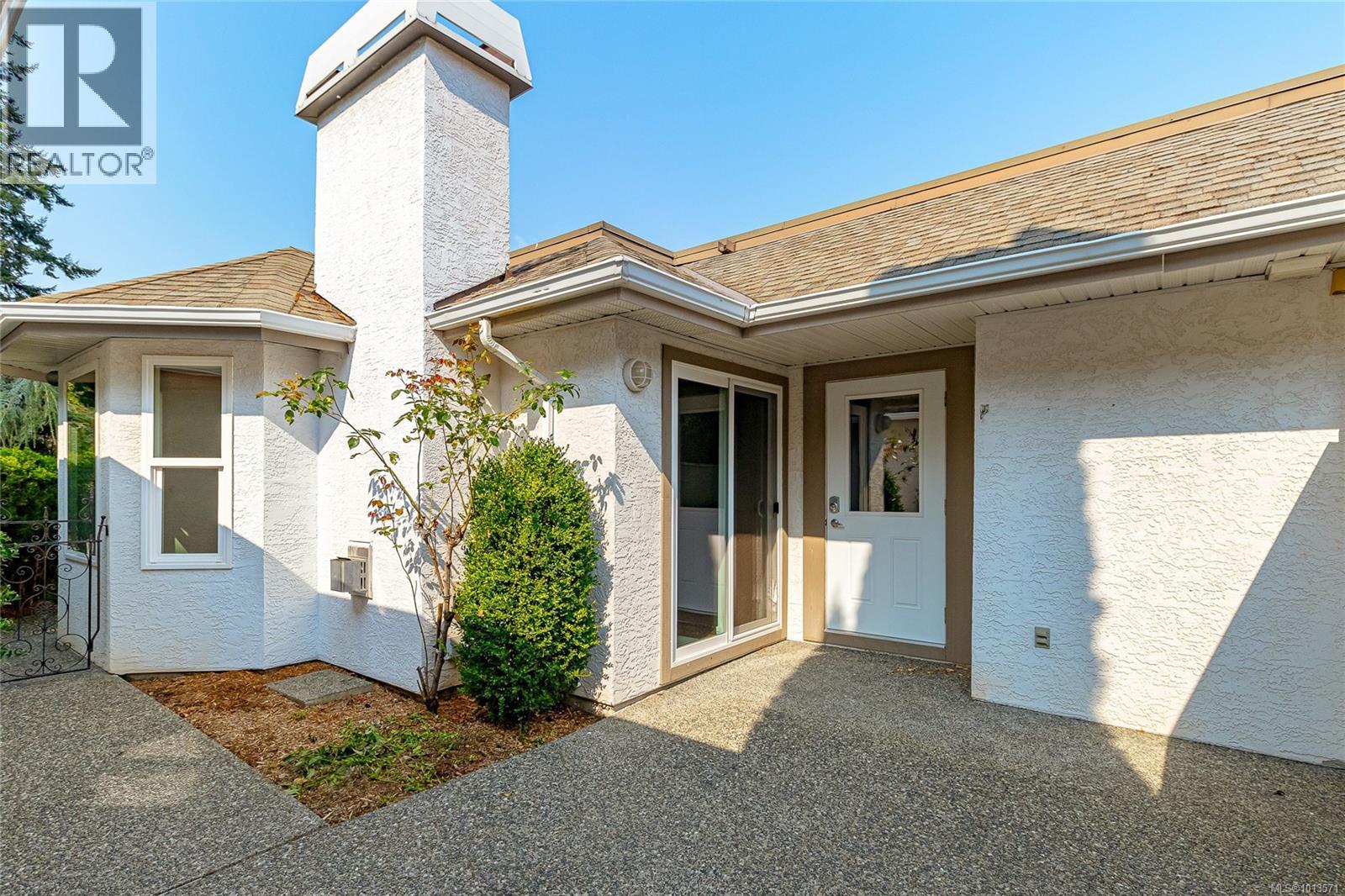 1096 Valewood Trail, Saanich