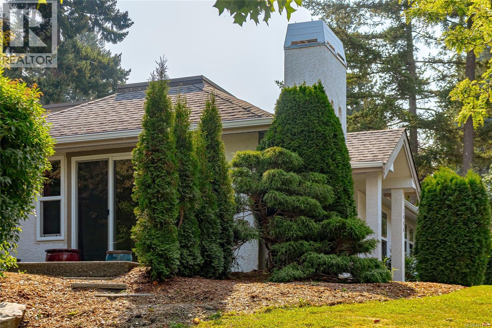 1096 Valewood Trail, Saanich