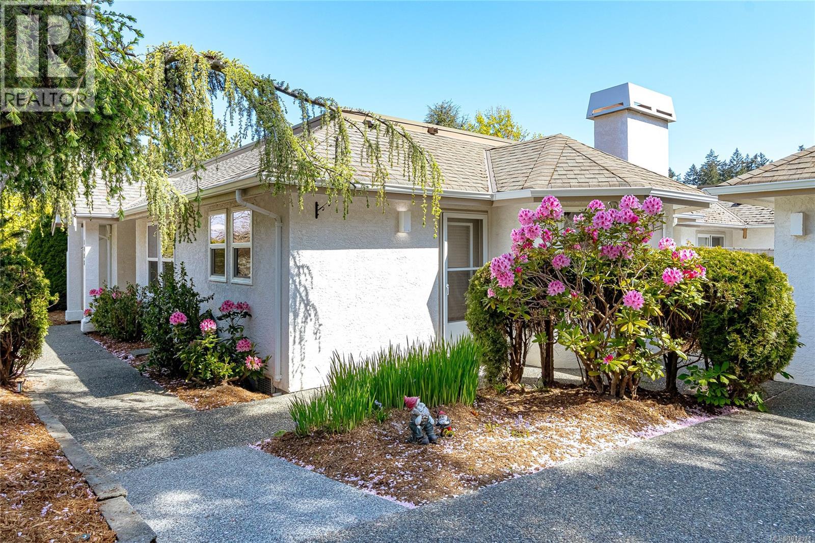 1096 Valewood Trail, Saanich