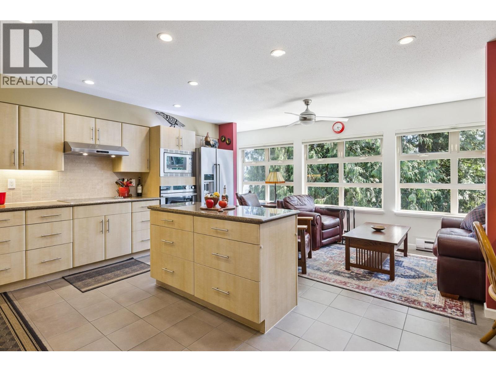 303 3750 EDGEMONT BOULEVARD, North Vancouver