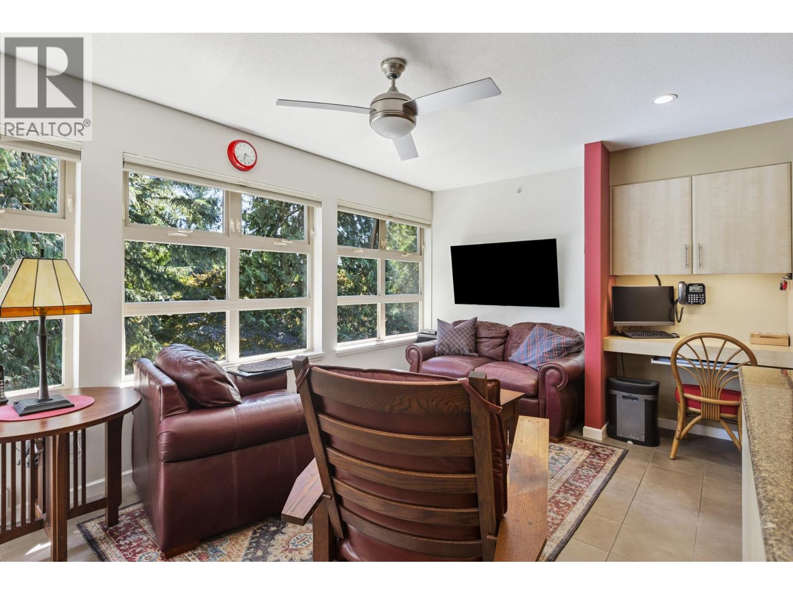 303 3750 EDGEMONT BOULEVARD, North Vancouver