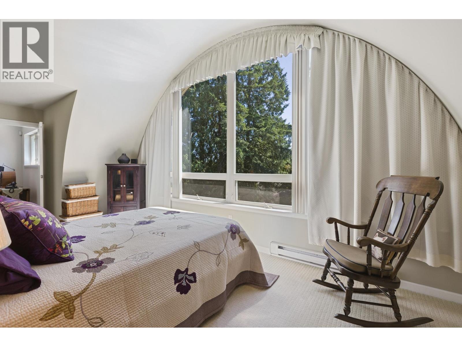 303 3750 EDGEMONT BOULEVARD, North Vancouver