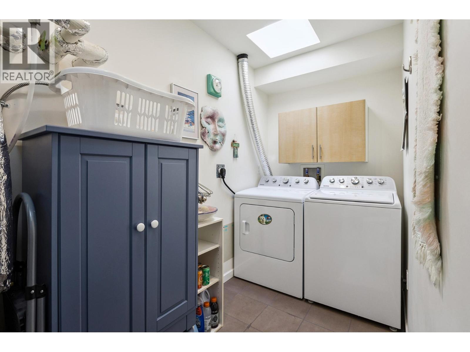 303 3750 EDGEMONT BOULEVARD, North Vancouver