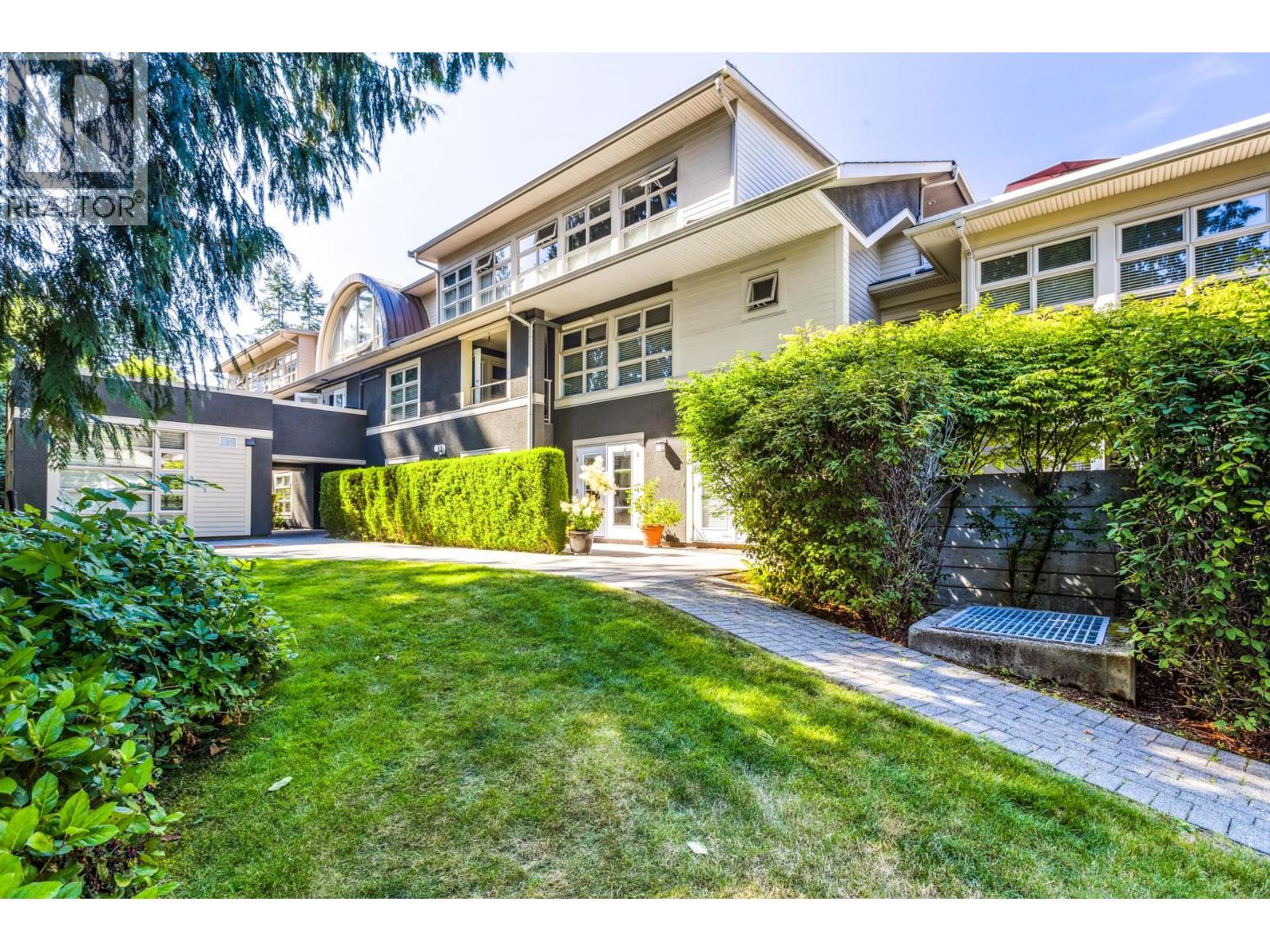 303 3750 EDGEMONT BOULEVARD, North Vancouver