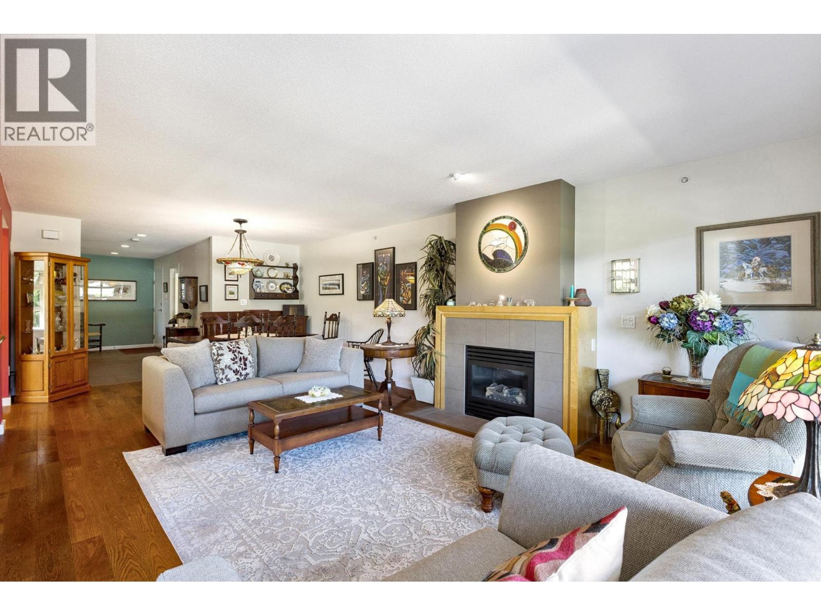 303 3750 EDGEMONT BOULEVARD, North Vancouver