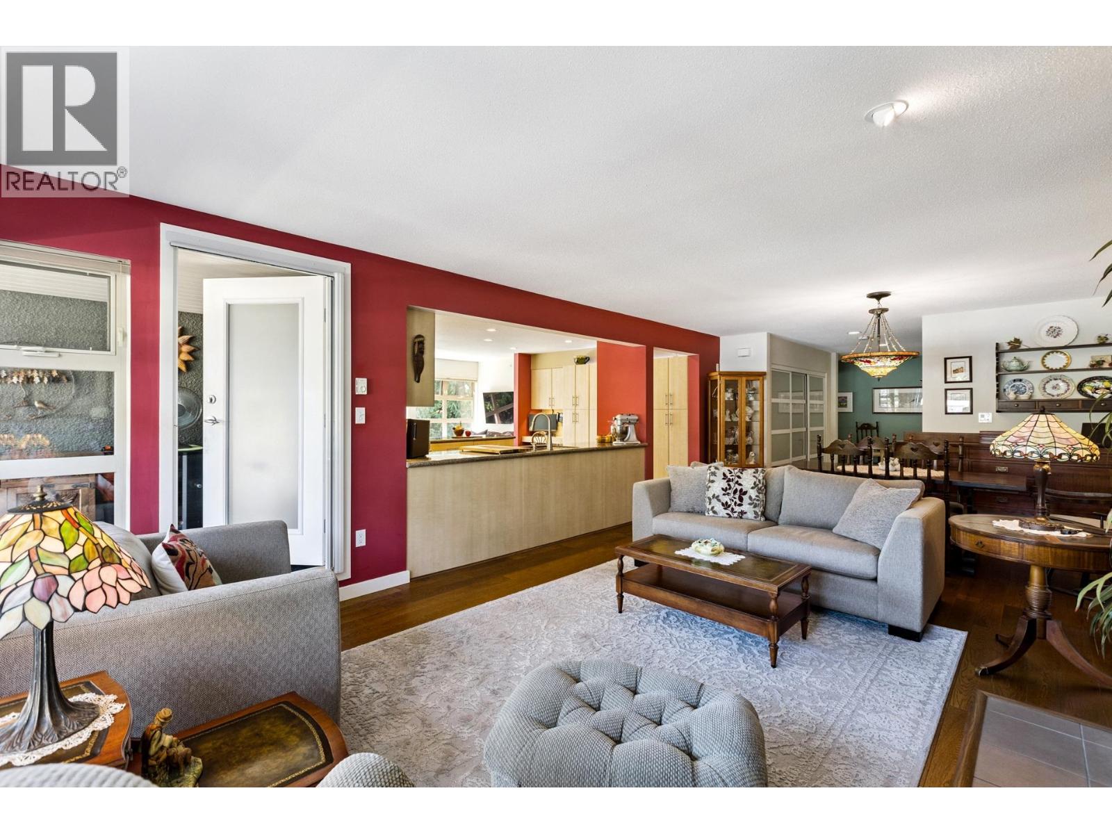 303 3750 EDGEMONT BOULEVARD, North Vancouver