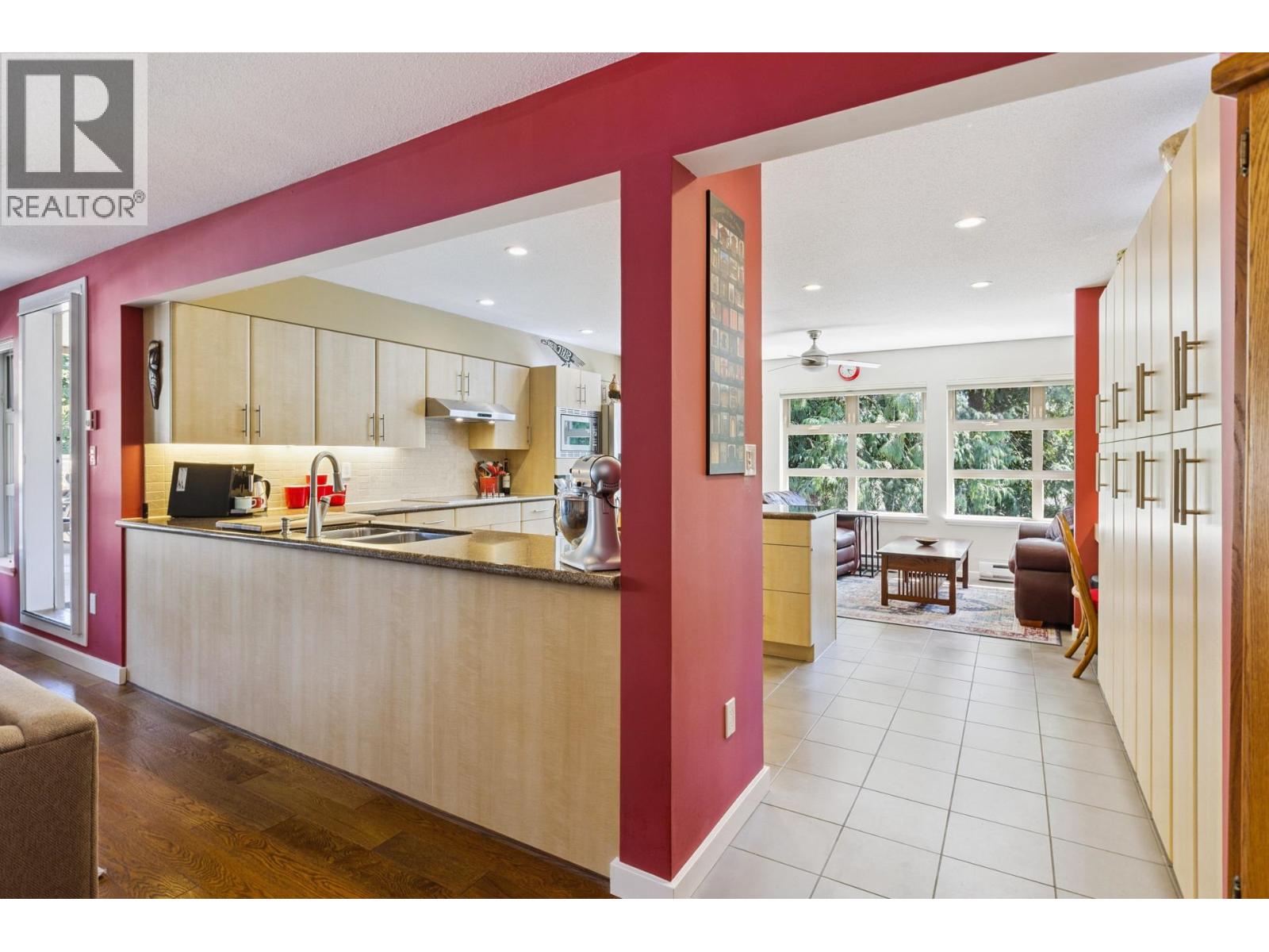 303 3750 EDGEMONT BOULEVARD, North Vancouver