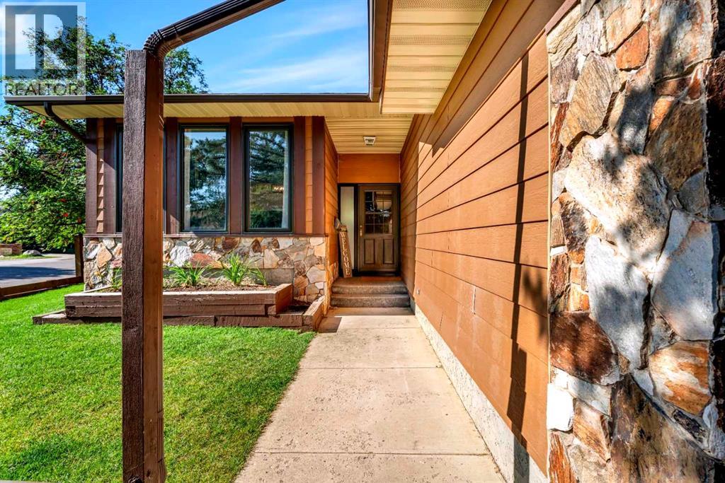 Single Family House 4 Level for Sale in  Shawnessy Drive SW Shawnessy Calgary 