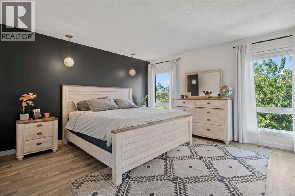 Single Family House 4 Level for Sale in  Shawnessy Drive SW Shawnessy Calgary 
