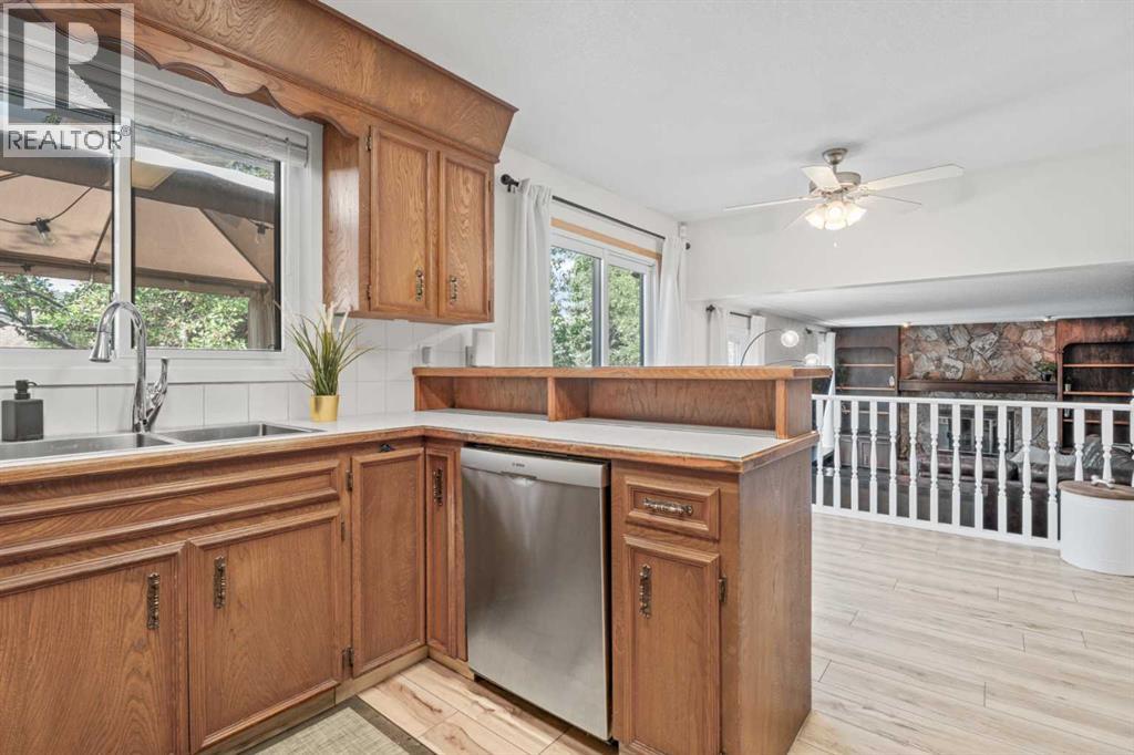 Single Family House 4 Level for Sale in  Shawnessy Drive SW Shawnessy Calgary 