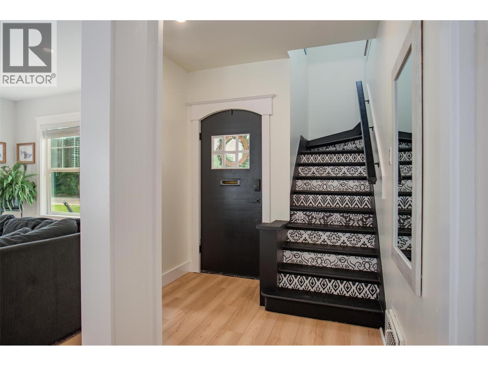 300 KOOTENAY Avenue, Trail