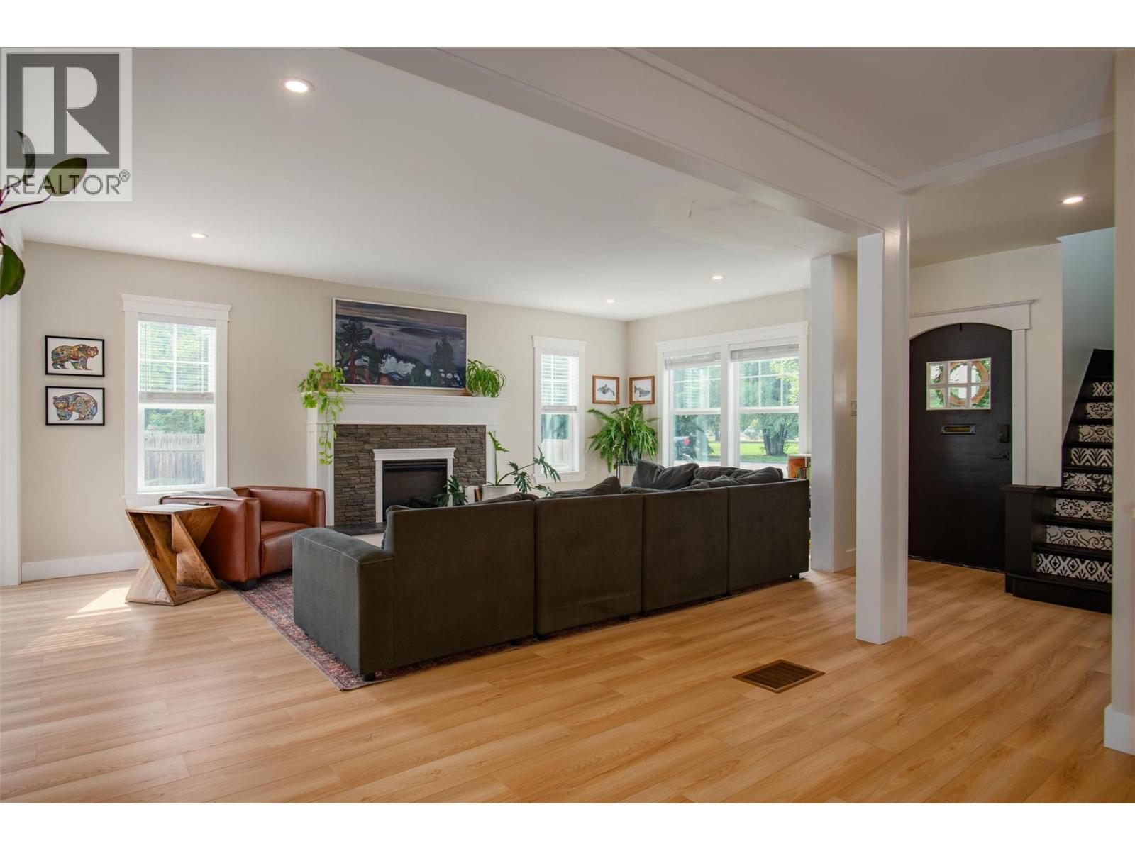 300 KOOTENAY Avenue, Trail
