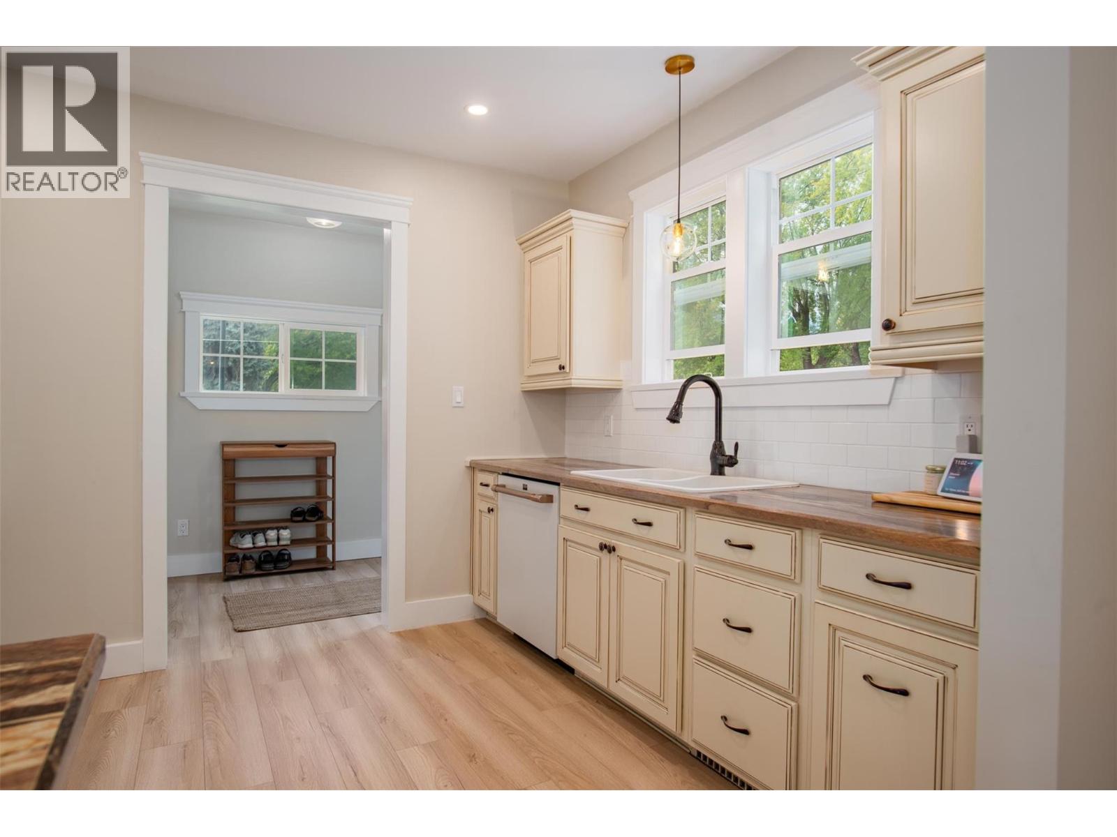 300 KOOTENAY Avenue, Trail