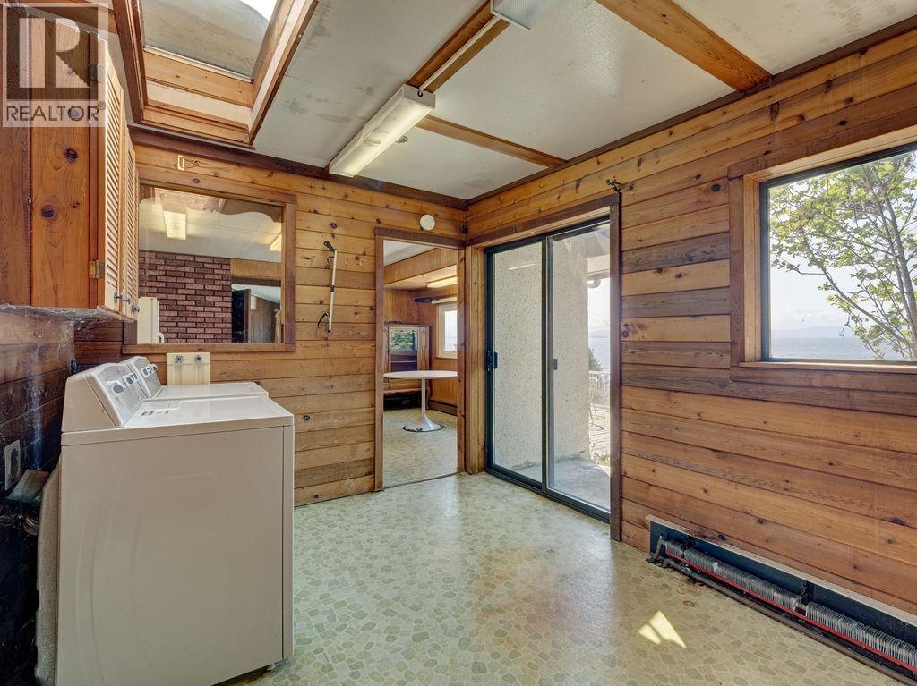 1708 OCEAN BEACH ESPLANADE, Gibsons