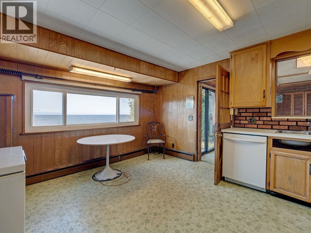 1708 OCEAN BEACH ESPLANADE, Gibsons