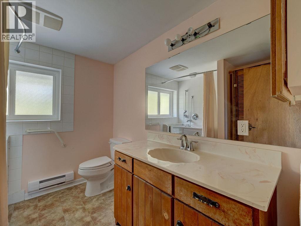 1708 OCEAN BEACH ESPLANADE, Gibsons