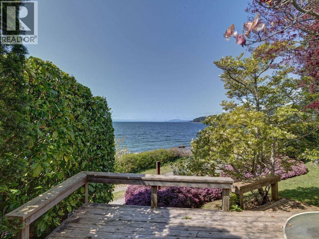 1708 OCEAN BEACH ESPLANADE, Gibsons