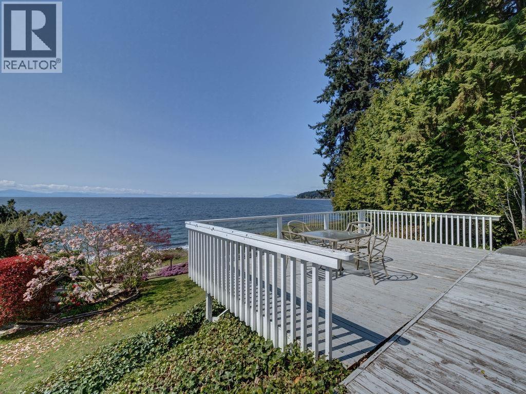 1708 OCEAN BEACH ESPLANADE, Gibsons