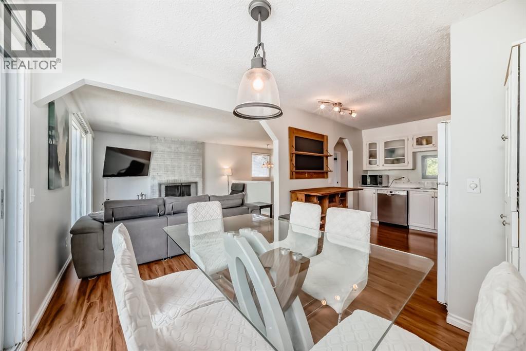 Single Family House Bi-level for Sale in  Berkley Close NW Beddington Heights Calgary 