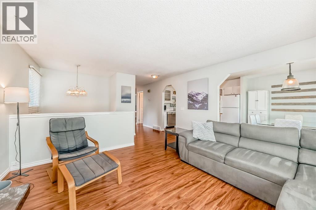 Single Family House Bi-level for Sale in  Berkley Close NW Beddington Heights Calgary 