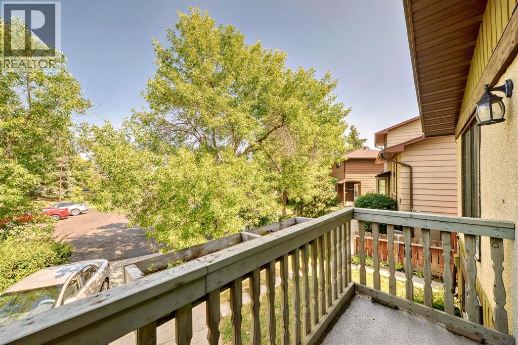 Single Family House Bi-level for Sale in  Berkley Close NW Beddington Heights Calgary 