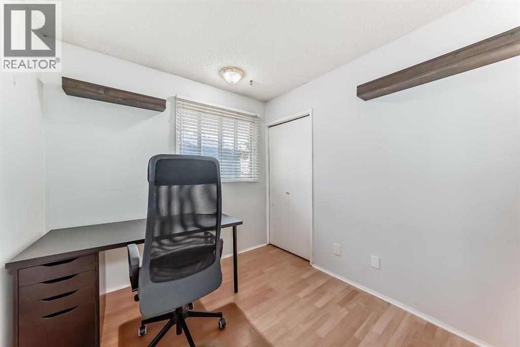 Single Family House Bi-level for Sale in  Berkley Close NW Beddington Heights Calgary 