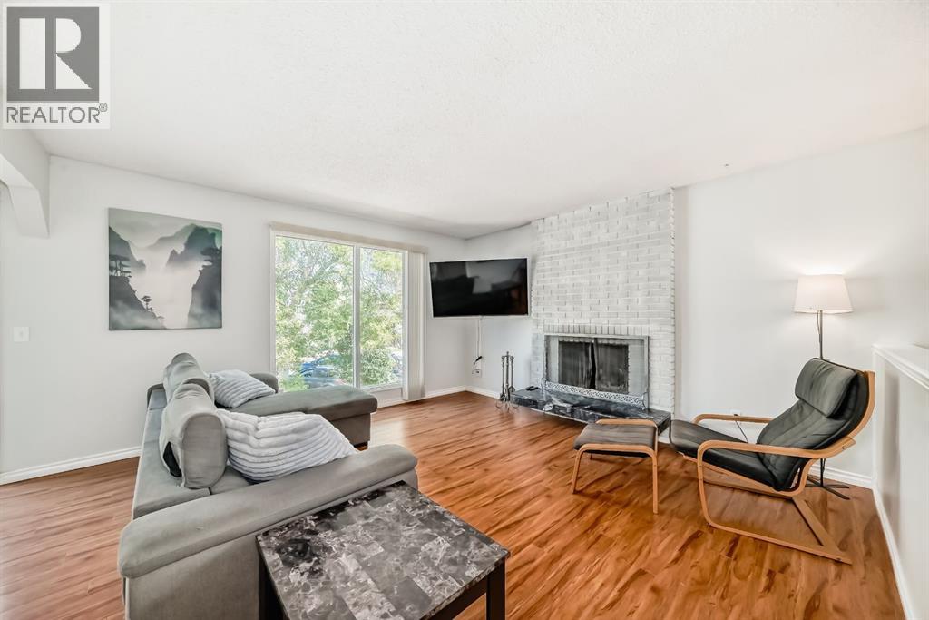 Single Family House Bi-level for Sale in  Berkley Close NW Beddington Heights Calgary 