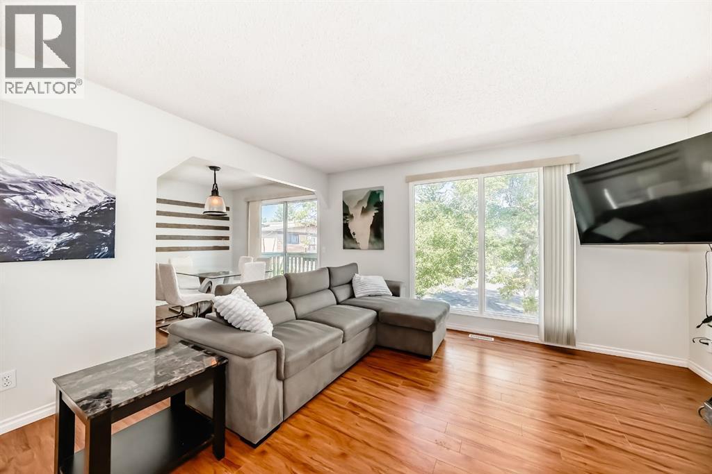Single Family House Bi-level for Sale in  Berkley Close NW Beddington Heights Calgary 