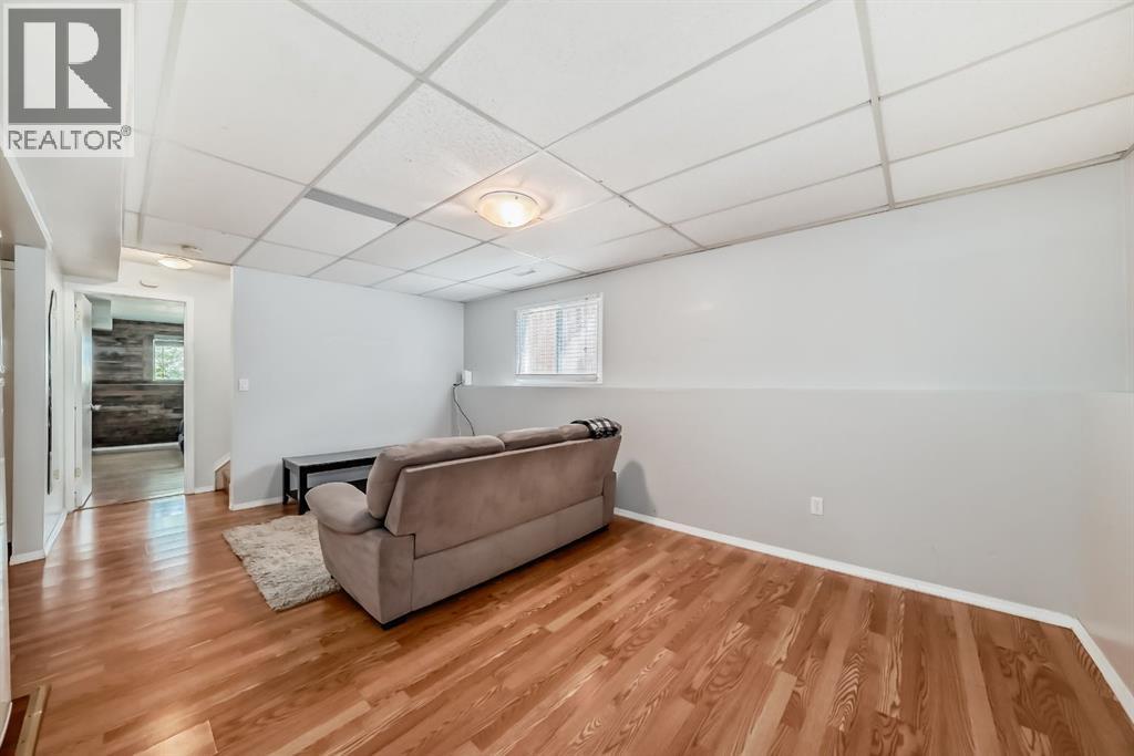 Single Family House Bi-level for Sale in  Berkley Close NW Beddington Heights Calgary 