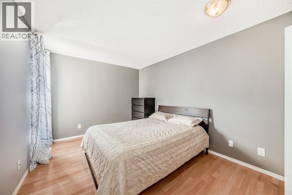 Single Family House Bi-level for Sale in  Berkley Close NW Beddington Heights Calgary 