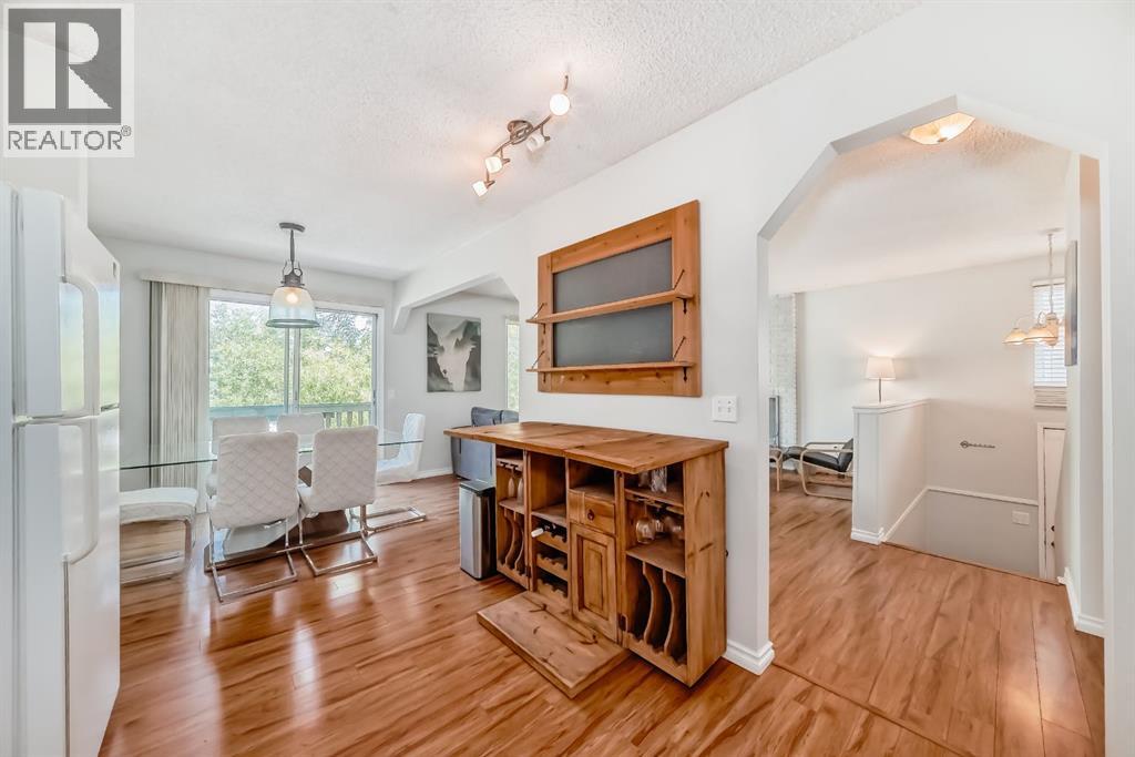 Single Family House Bi-level for Sale in  Berkley Close NW Beddington Heights Calgary 