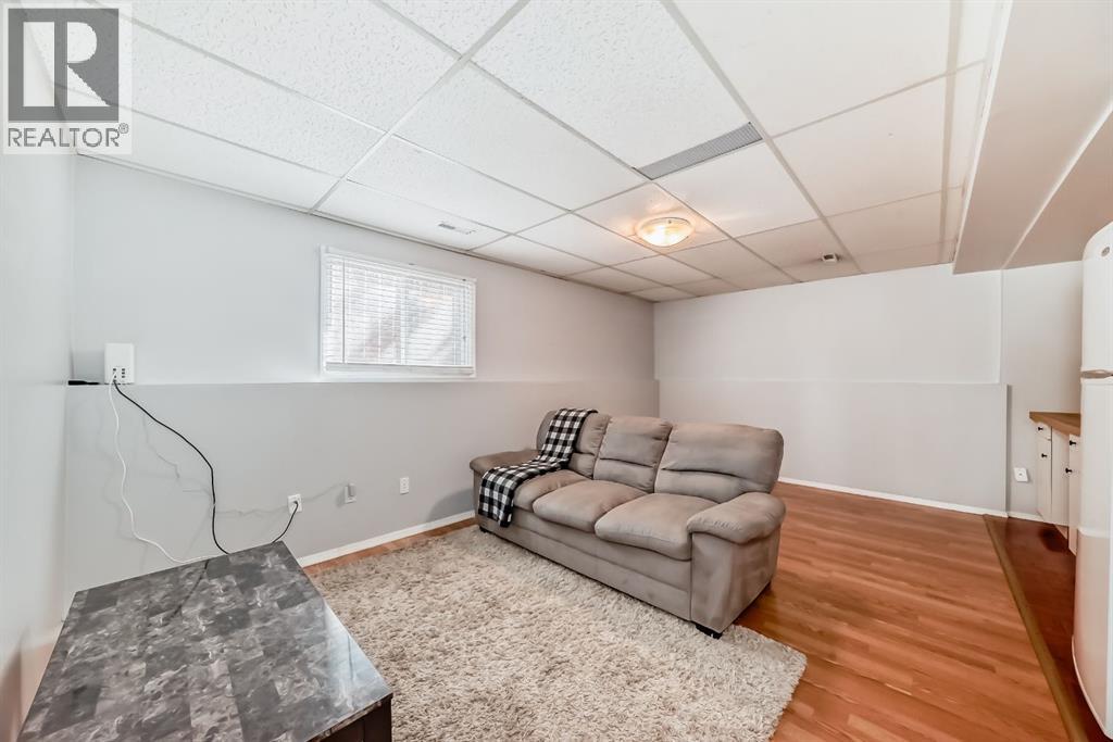 Single Family House Bi-level for Sale in  Berkley Close NW Beddington Heights Calgary 