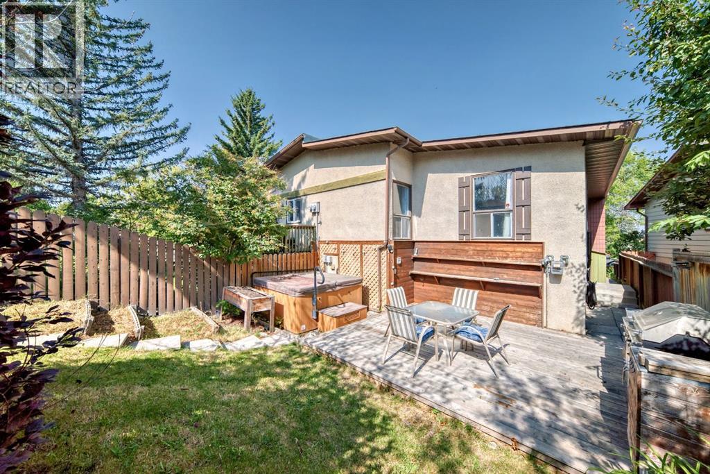 Single Family House Bi-level for Sale in  Berkley Close NW Beddington Heights Calgary 