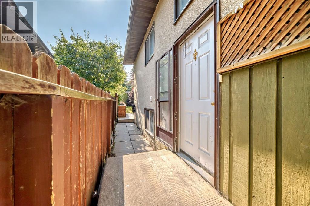 Single Family House Bi-level for Sale in  Berkley Close NW Beddington Heights Calgary 